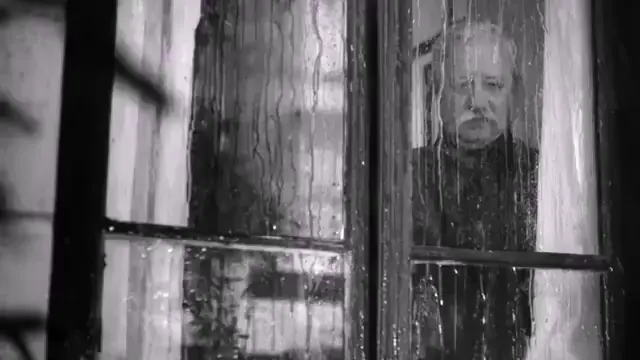 Грустный Якубович под дождем