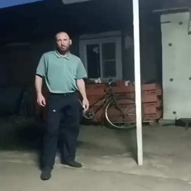 Сельский стриптиз под неоновым дождем