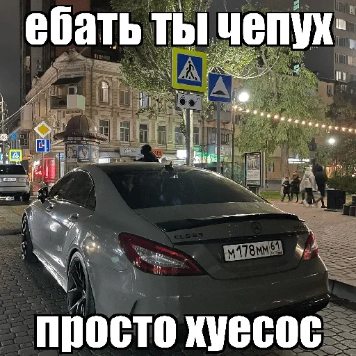 Типичная парковка в неположенном месте