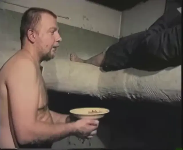 Братишка, я тебе покушать принес!