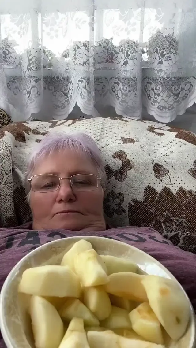 Начистила яблочек и можно поспать