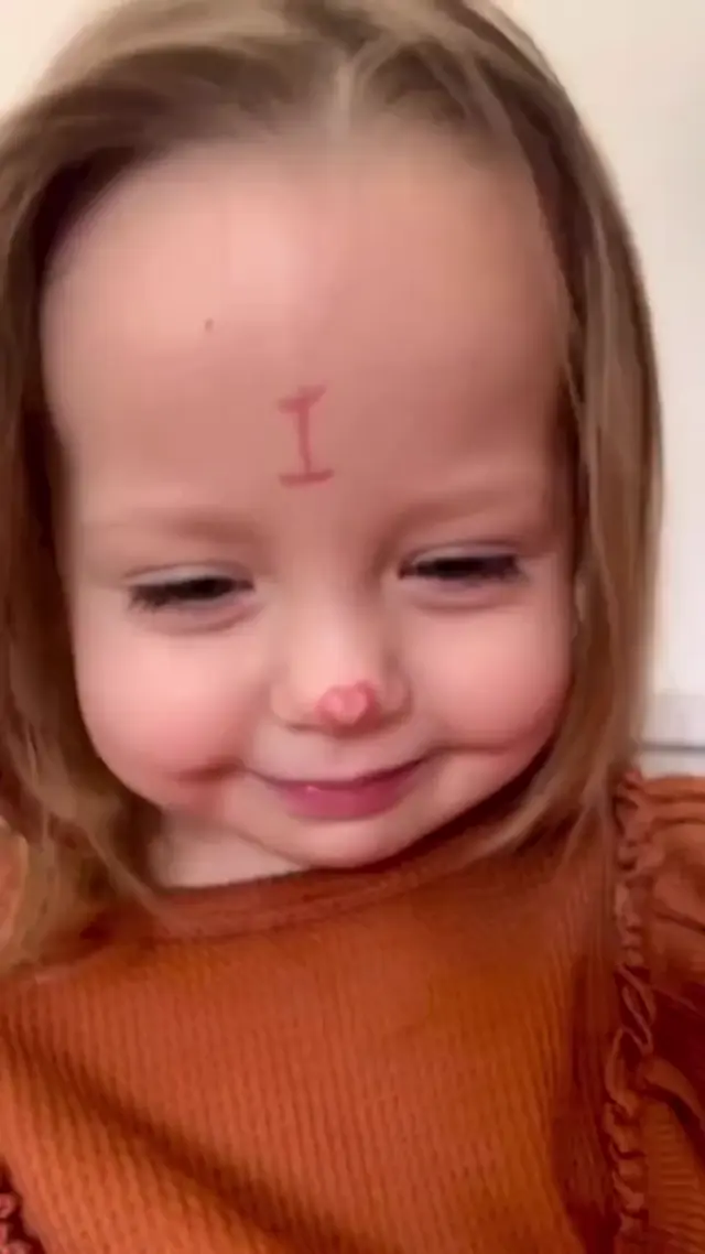 I love you на лице у ребенка