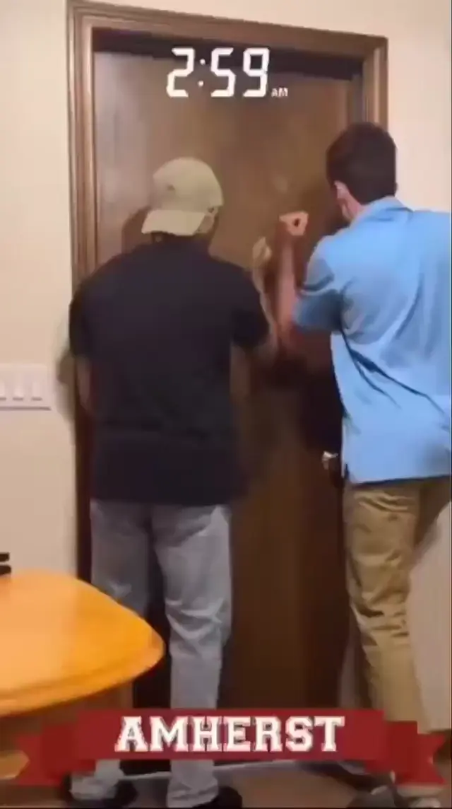 Hurry the fuck up! / Когда очень надо в туалет в 3 часа ночи