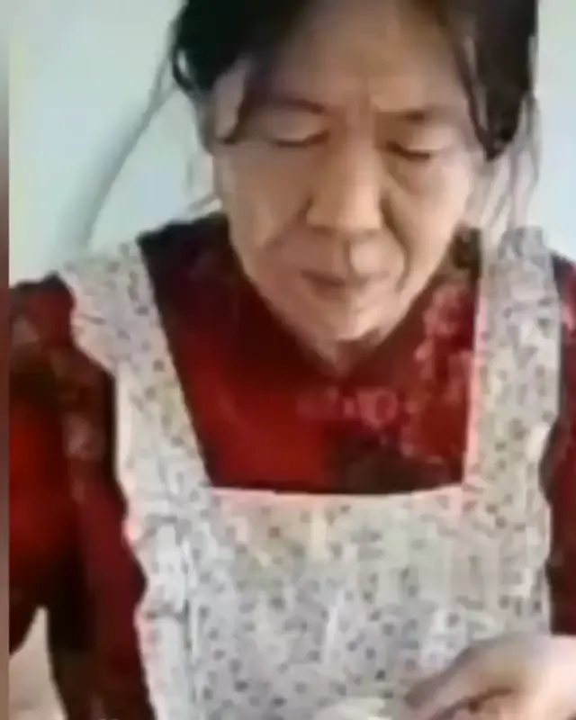 Грустное поедание под музыку