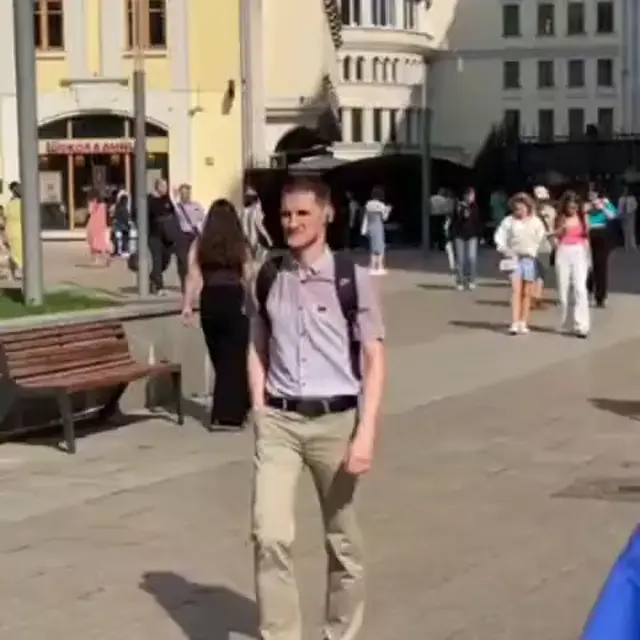 Какая песня у вас играет?