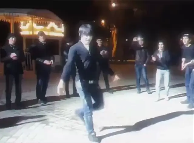 Зажигательная лезгинка в ночном городе