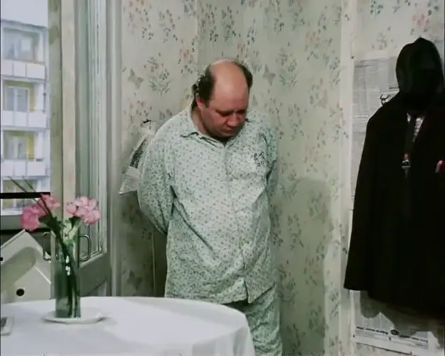 Живу как в пещере