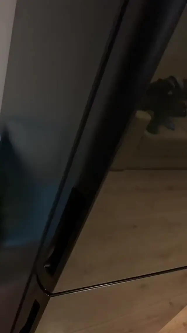 Это на Новый год! А, за виски? Ну тогда налей