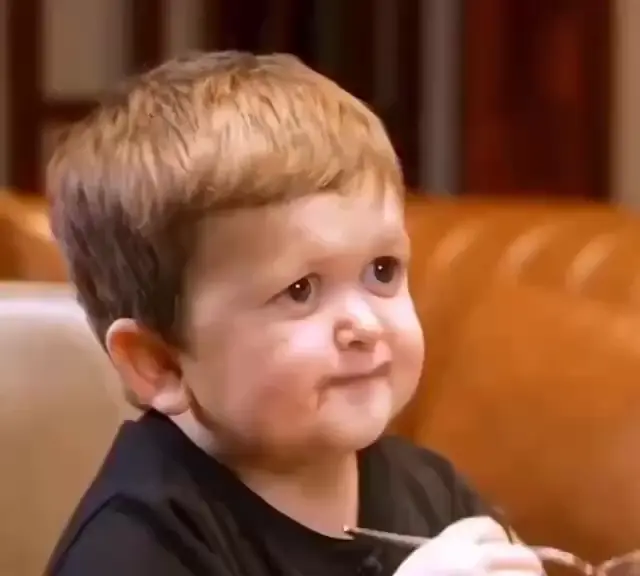 Хасбик недовольно машет пальцем
