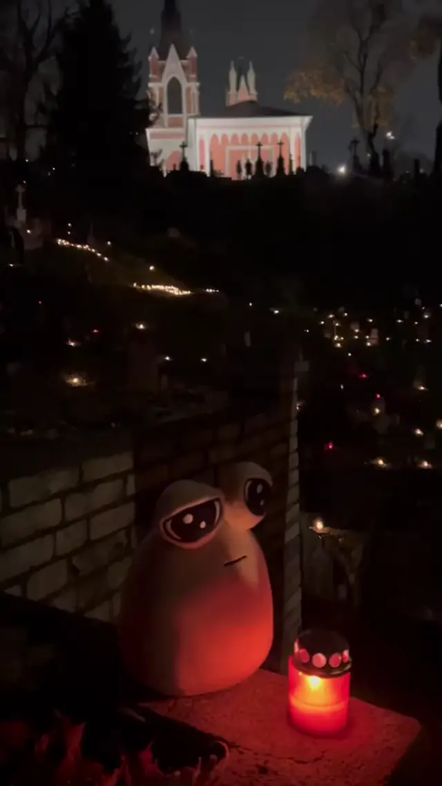 Грустный Поу на кладбище под песню Hurt