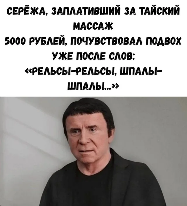 Статичное изображение, мужчина просто смотрит в камеру. — мужчина в черной одежде