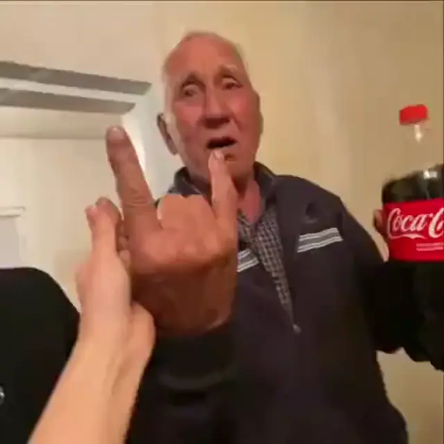 Дед зажигает под фонк с колой