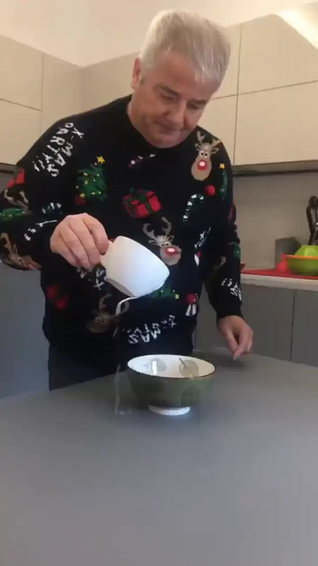 Мимо чашки