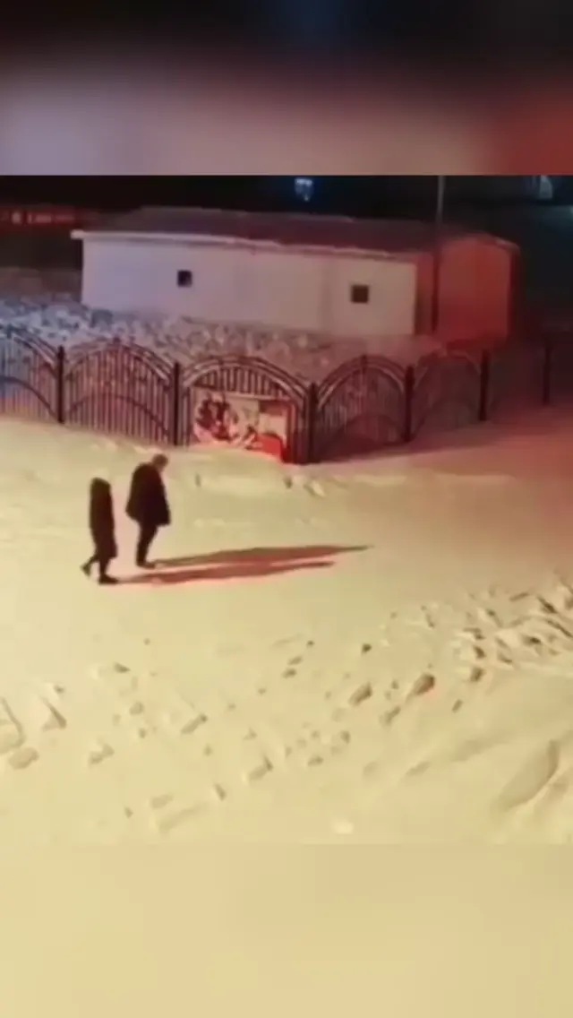 Падение на ровном месте под грустную музыку
