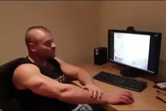 Что пиздит эта проститутка?