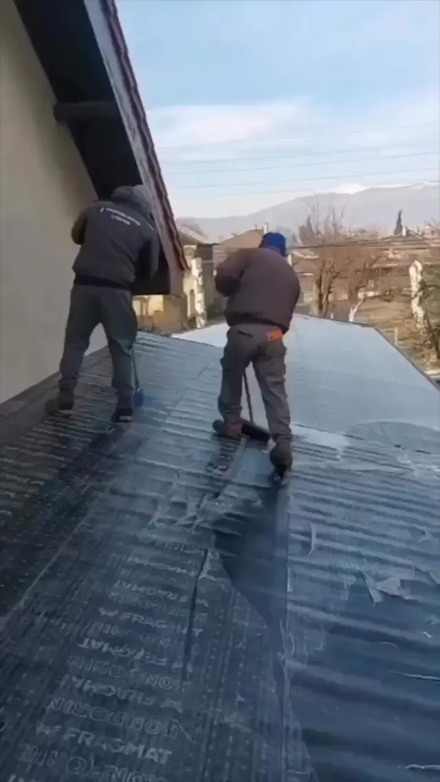 Падение с крыши во время работы