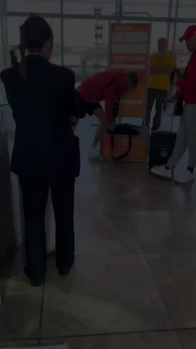 Гениальный лайфхак с ручной кладью в аэропорту