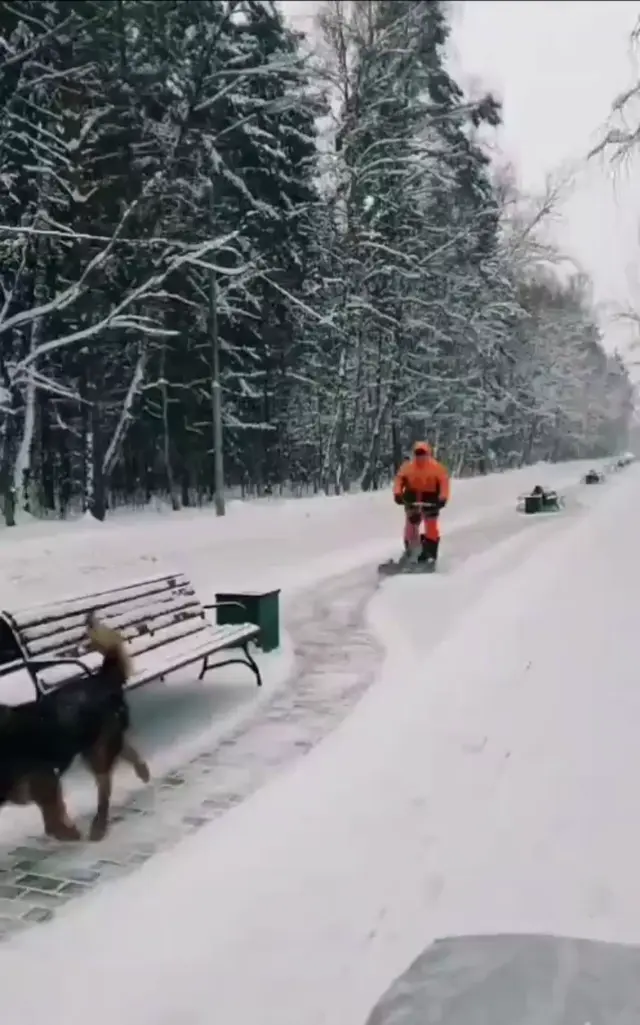 Дворник будущего на моноколесе