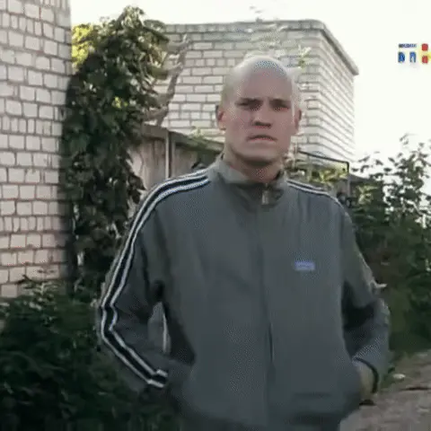 Владимир Селиванов достает из кармана солнцезащитные очки, надевает их и поправляет на переносице. — Владимир Селиванов
