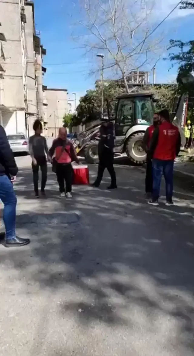 Слепой мужчина и его поводырь