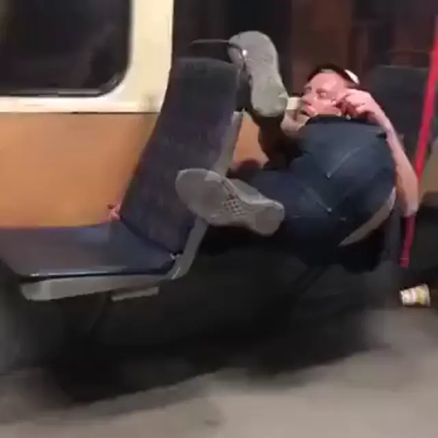 Мастер сна в общественном транспорте