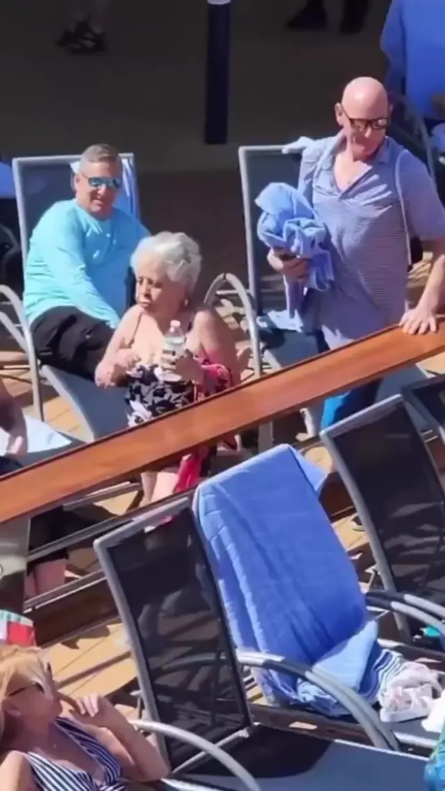 Бабушка тусуется на круизном лайнере