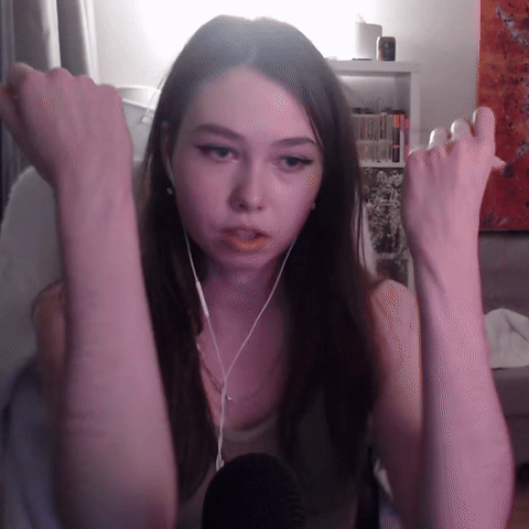 Карина Шпак демонстрирует руки
