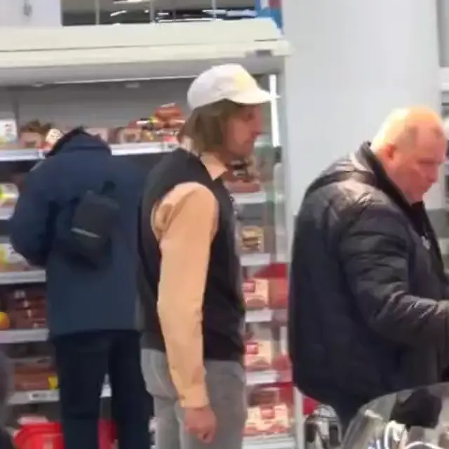 Пранк с мяуканьем в магазине