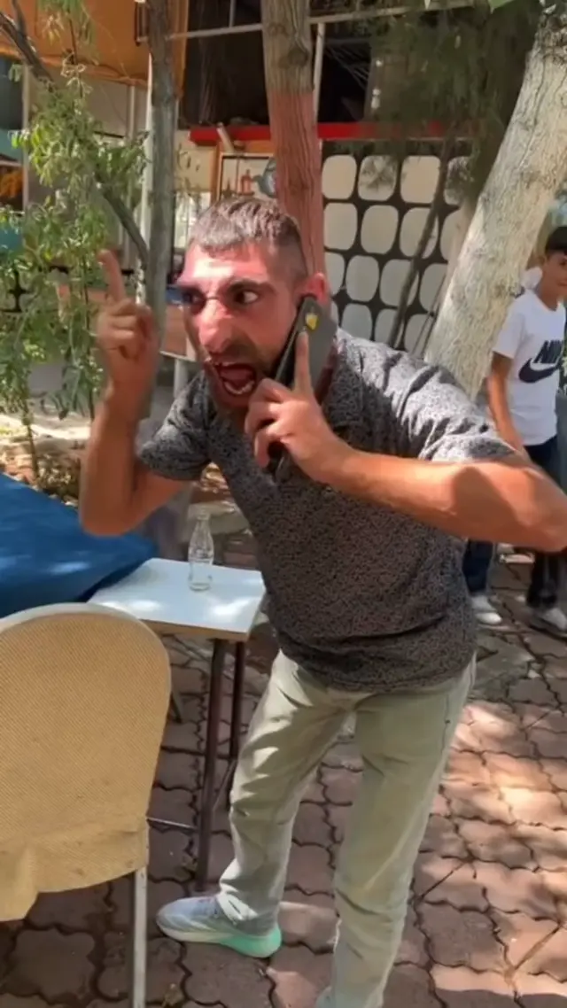 Безумный крик по телефону