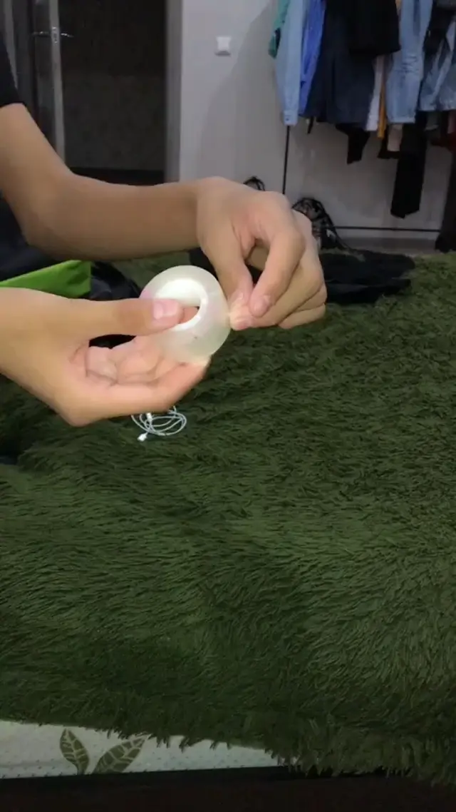 Кот ломается от звука скотча