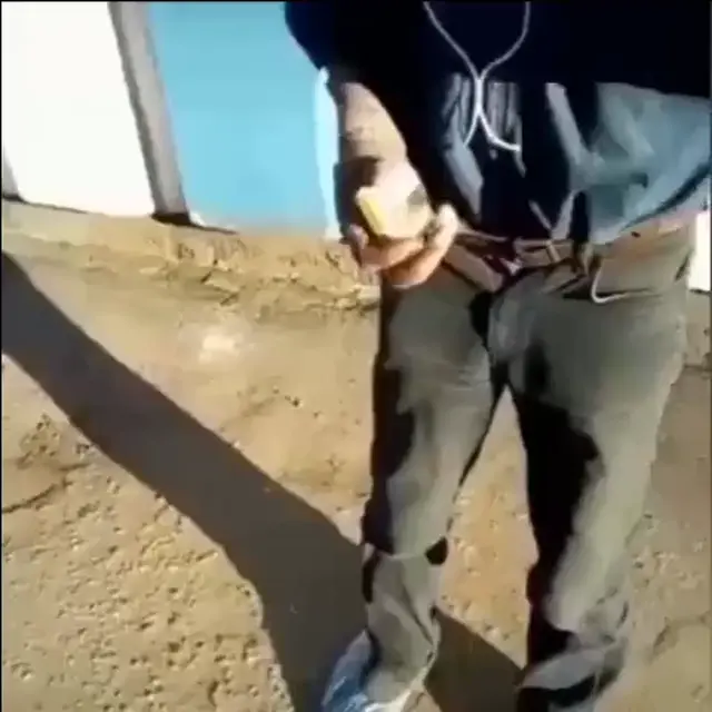 Ты видел свое лицо? Мне бы пирожок купить