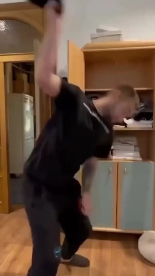 Когда кот решил, что он одежда