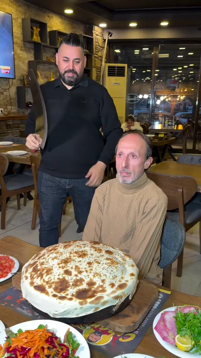 Шоу с ножом и равнодушный гость