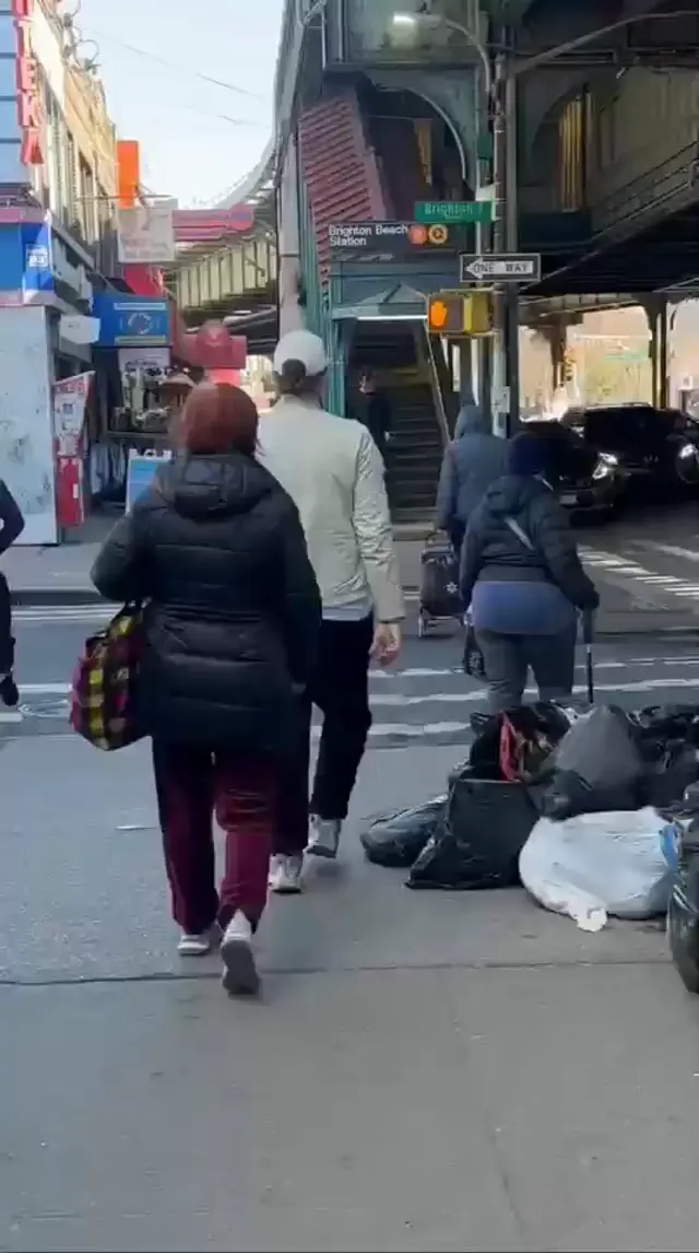 А ну все отъебались!
