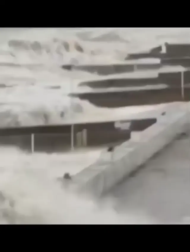 А нам море по колено