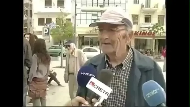 Дед лает и мяукает на интервью