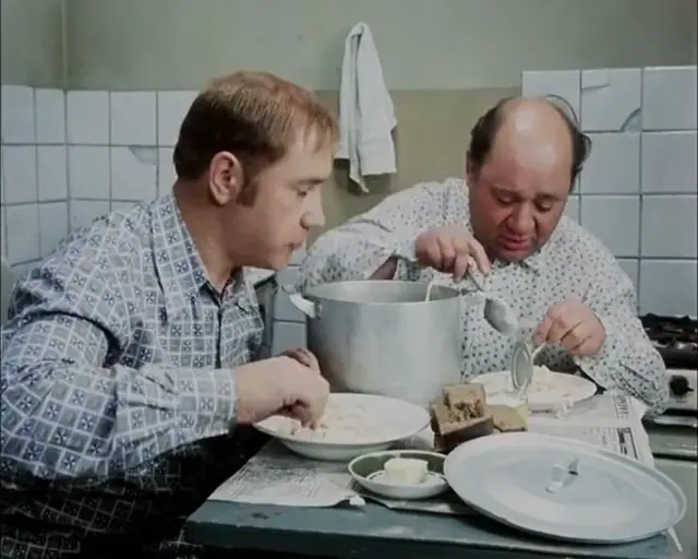 На кой? Чтоб меня тоже из дома выгнали!
