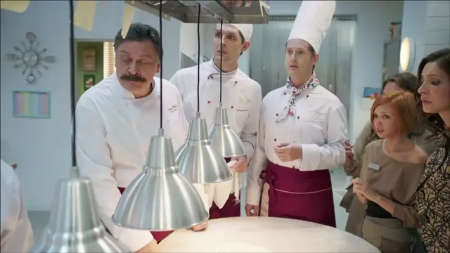 А что здесь происходит? Это забегаловка?