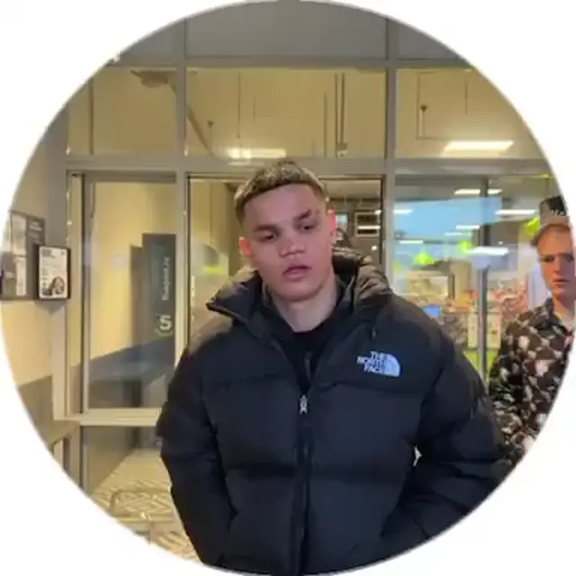 Я чё похож на того, кто знакомится?