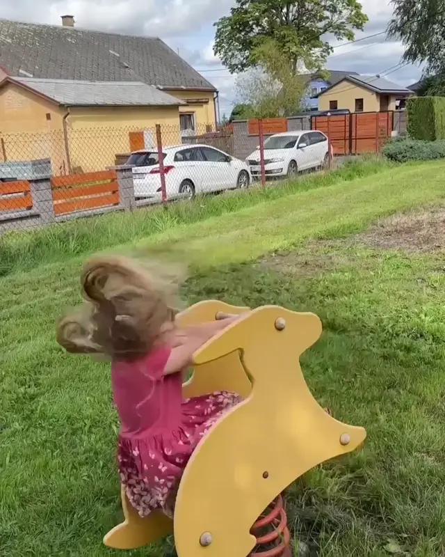 Бешеный флекс на детской площадке