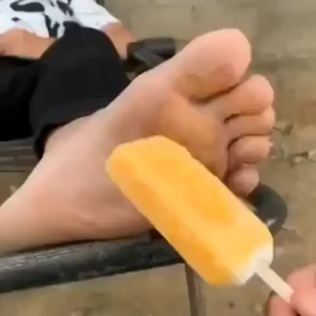 Неожиданное угощение мороженым