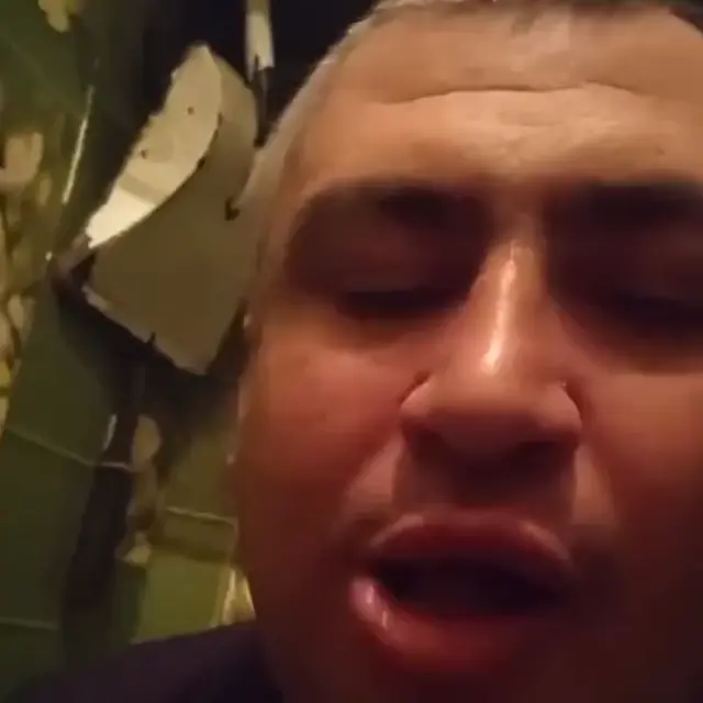 Я сижу в туалете и летаю на ракете