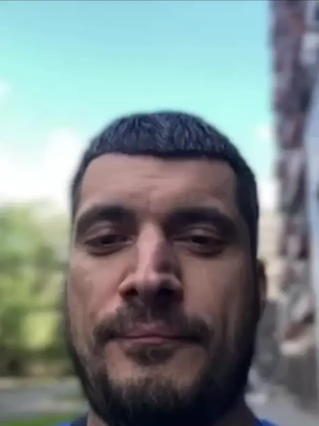 А чего ебальники у всех грустные?