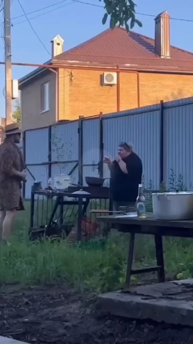 Флекс в леопардовом халате на даче