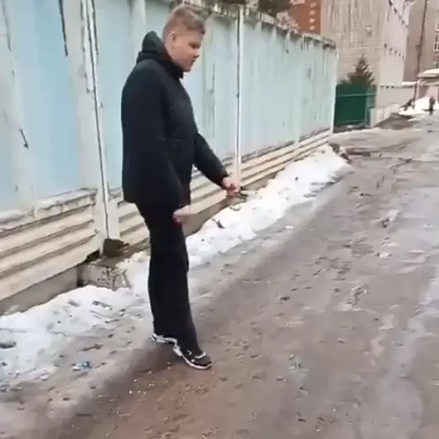 Показываю один раз: эффектное падение в грязь