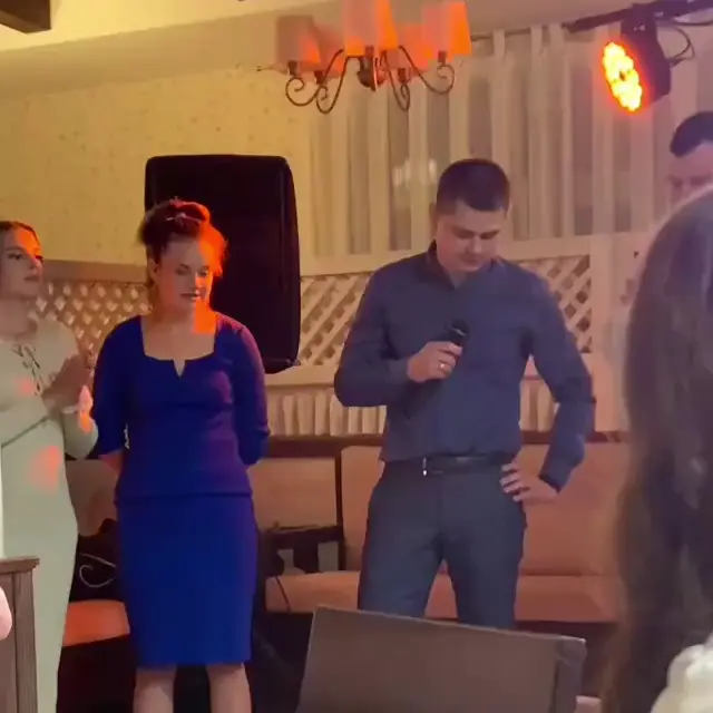 Когда пытаешься взять высокую ноту в караоке