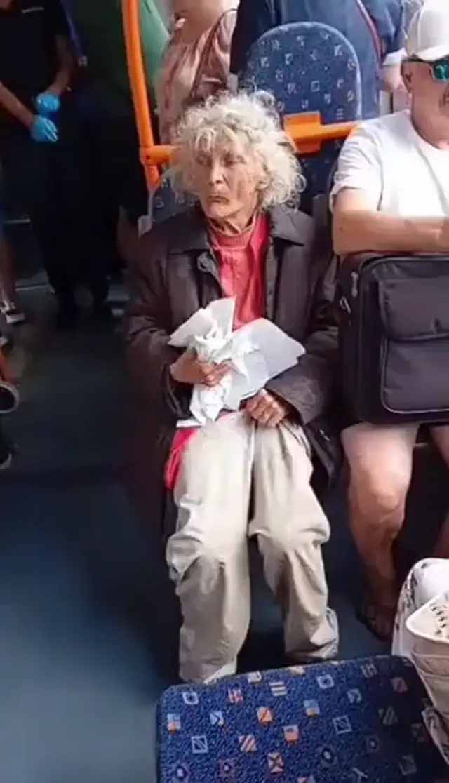 Бабка кричит Оксана в автобусе