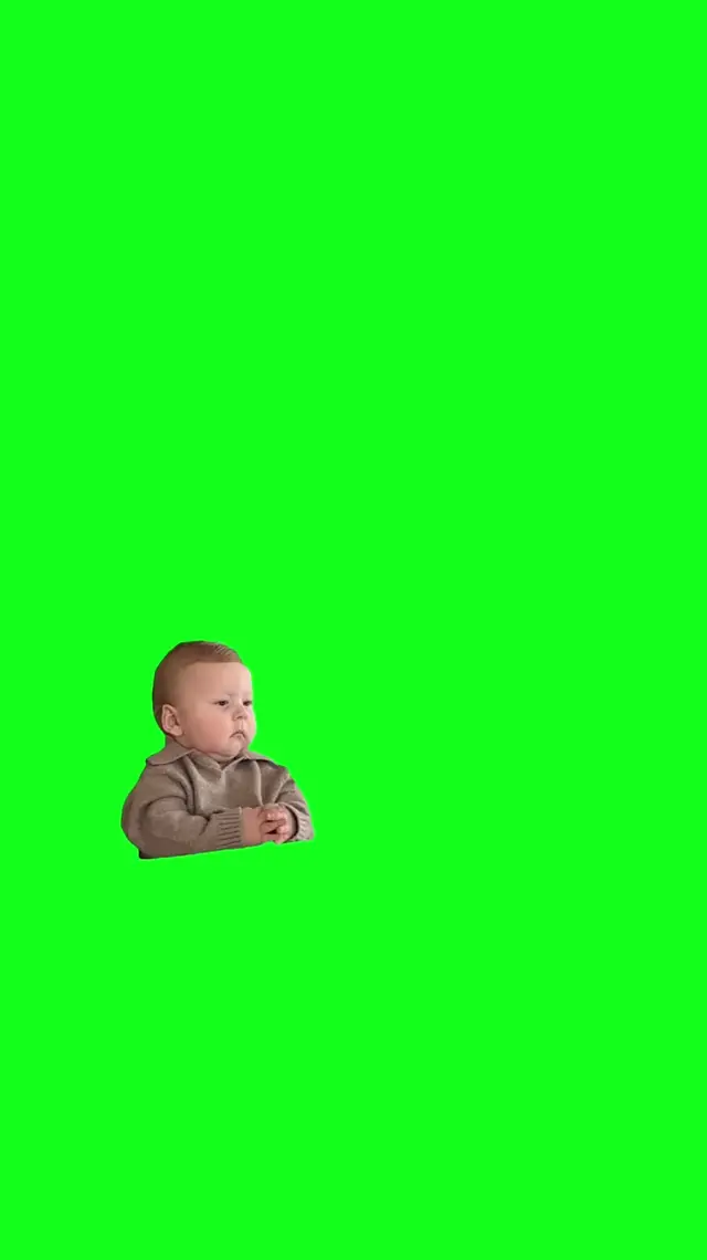 Серьезный ребенок на хромакее