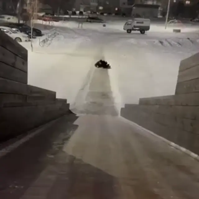 Познакомимся? Эффектное появление на горке