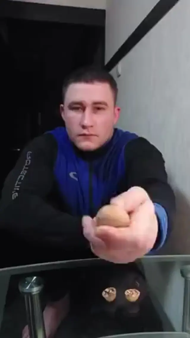 Как правильно колоть орехи